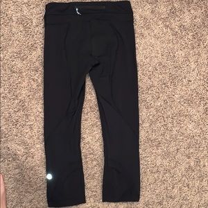 size 4 cropped lululemon leggings